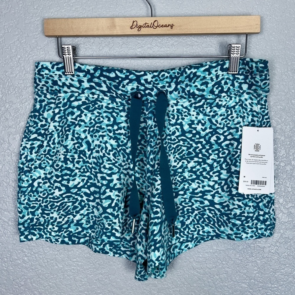 Athleta NWT Balance Clouded Leopard 4” Shortie Shorts Teal Blue M Stretchy Short - Picture 2 of 9
